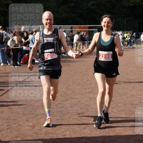 27.09.2026 - 35. Volkslauf durch das schöne Alstertal Strokosch-Dieckow http://msf.ph/oto/10577263 27.09.2026 12:31:46 Ziel 1652, 2199, 2202 meine-sportfotos.de