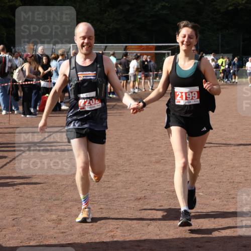 27.09.2026 - 35. Volkslauf durch das schöne Alstertal Strokosch-Dieckow http://msf.ph/oto/10577271 27.09.2026 12:31:46 Ziel 1652, 2199, 2202 meine-sportfotos.de