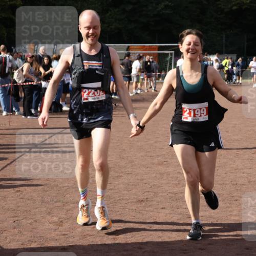 27.09.2026 - 35. Volkslauf durch das schöne Alstertal Strokosch-Dieckow http://msf.ph/oto/10577288 27.09.2026 12:31:46 Ziel 1652, 2199, 2202 meine-sportfotos.de
