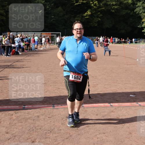 27.09.2026 - 35. Volkslauf durch das schöne Alstertal Strokosch-Dieckow http://msf.ph/oto/10577371 27.09.2026 12:31:50 Ziel 1652, 2199, 2202 meine-sportfotos.de