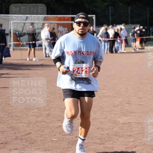 27.09.2026 - 35. Volkslauf durch das schöne Alstertal Strokosch-Dieckow http://msf.ph/oto/10577440 27.09.2026 12:42:11 Ziel 2429 meine-sportfotos.de