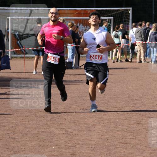 27.09.2026 - 35. Volkslauf durch das schöne Alstertal Strokosch-Dieckow http://msf.ph/oto/10577474 27.09.2026 12:42:44 Ziel 2446, 2447 meine-sportfotos.de