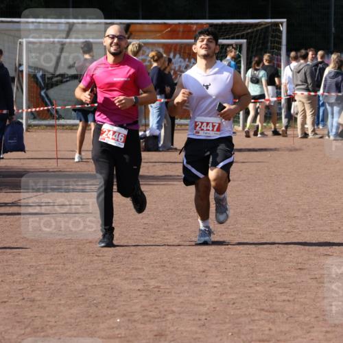 27.09.2026 - 35. Volkslauf durch das schöne Alstertal Strokosch-Dieckow http://msf.ph/oto/10577480 27.09.2026 12:42:44 Ziel 2446, 2447 meine-sportfotos.de