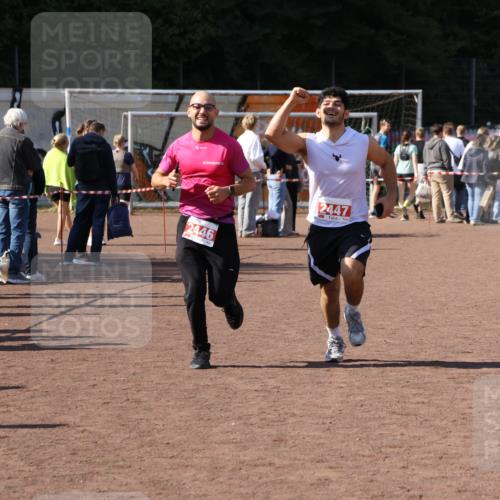 27.09.2026 - 35. Volkslauf durch das schöne Alstertal Strokosch-Dieckow http://msf.ph/oto/10577487 27.09.2026 12:42:45 Ziel 2446, 2447 meine-sportfotos.de