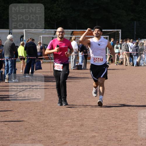 27.09.2026 - 35. Volkslauf durch das schöne Alstertal Strokosch-Dieckow http://msf.ph/oto/10577500 27.09.2026 12:42:45 Ziel 2446, 2447 meine-sportfotos.de