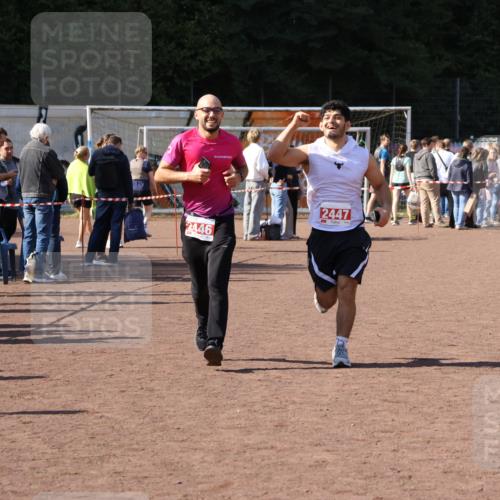 27.09.2026 - 35. Volkslauf durch das schöne Alstertal Strokosch-Dieckow http://msf.ph/oto/10577506 27.09.2026 12:42:45 Ziel 2446, 2447 meine-sportfotos.de