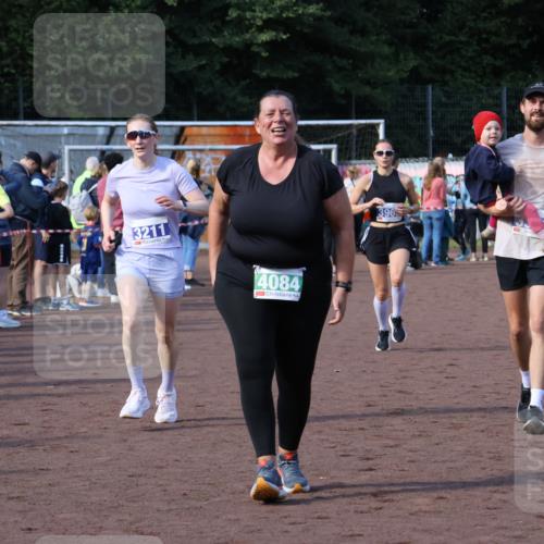 27.09.2026 - 35. Volkslauf durch das schöne Alstertal Strokosch-Dieckow http://msf.ph/oto/10577516 27.09.2026 11:19:44 Ziel 3211, 3343, 3964, 3965, 4084 meine-sportfotos.de