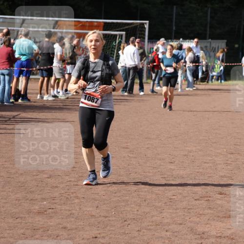 27.09.2026 - 35. Volkslauf durch das schöne Alstertal Strokosch-Dieckow http://msf.ph/oto/10577523 27.09.2026 12:32:14 Ziel 1087, 2388 meine-sportfotos.de