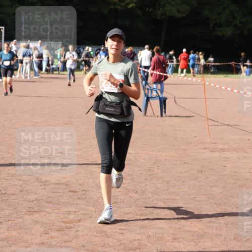 27.09.2026 - 35. Volkslauf durch das schöne Alstertal Strokosch-Dieckow http://msf.ph/oto/10577531 27.09.2026 12:32:15 Ziel 1087, 2388 meine-sportfotos.de