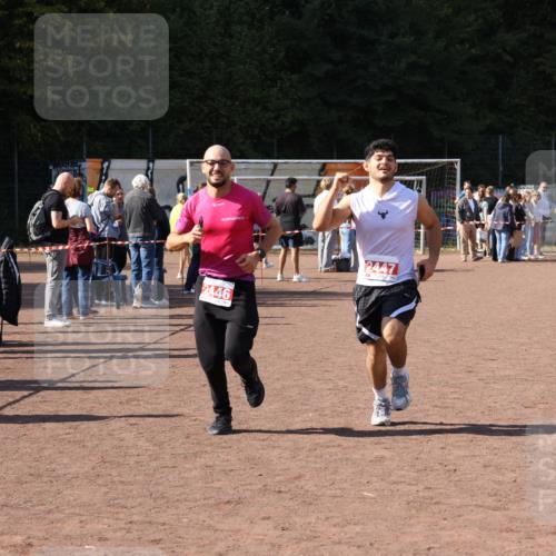 27.09.2026 - 35. Volkslauf durch das schöne Alstertal Strokosch-Dieckow http://msf.ph/oto/10577543 27.09.2026 12:42:46 Ziel 2446, 2447 meine-sportfotos.de