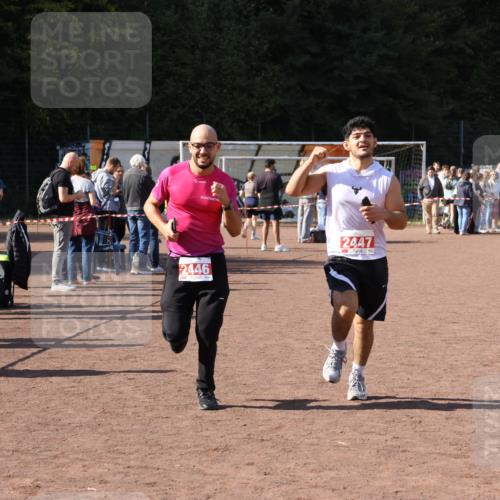 27.09.2026 - 35. Volkslauf durch das schöne Alstertal Strokosch-Dieckow http://msf.ph/oto/10577578 27.09.2026 12:42:47 Ziel 2446, 2447 meine-sportfotos.de
