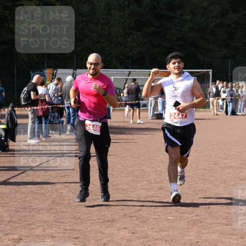 27.09.2026 - 35. Volkslauf durch das schöne Alstertal Strokosch-Dieckow http://msf.ph/oto/10577592 27.09.2026 12:42:47 Ziel 2446, 2447 meine-sportfotos.de