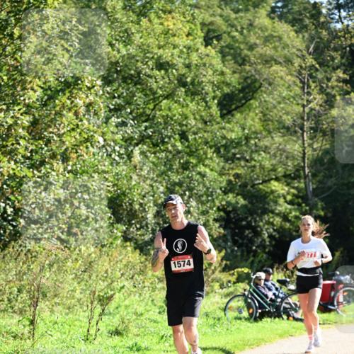 27.09.2026 - 35. Volkslauf durch das schöne Alstertal Dr. Thomas Lammeyer http://msf.ph/oto/10577792 27.09.2026 11:55:28 Laufen 1574, 977 meine-sportfotos.de