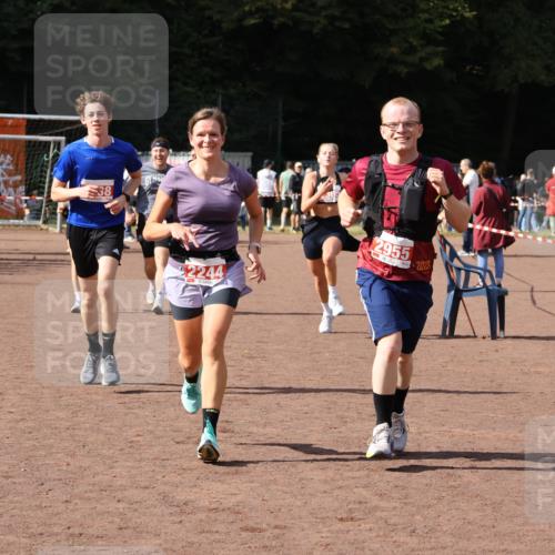 27.09.2026 - 35. Volkslauf durch das schöne Alstertal Strokosch-Dieckow http://msf.ph/oto/10577801 27.09.2026 12:32:44 Ziel 1084, 1645, 2244, 2305, 2338, 2955 meine-sportfotos.de