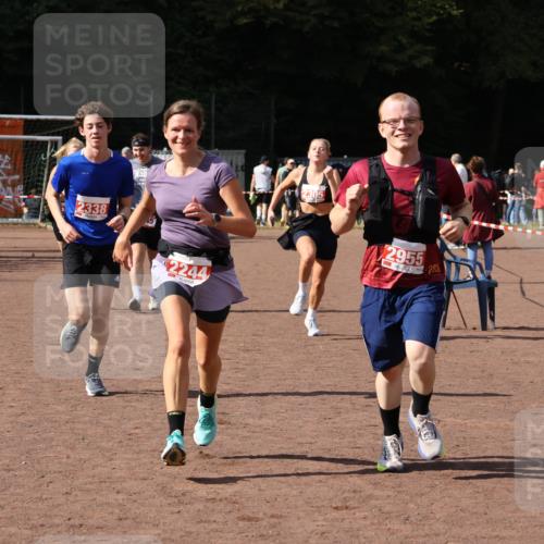 27.09.2026 - 35. Volkslauf durch das schöne Alstertal Strokosch-Dieckow http://msf.ph/oto/10577831 27.09.2026 12:32:44 Ziel 1084, 1645, 2244, 2305, 2338, 2955 meine-sportfotos.de