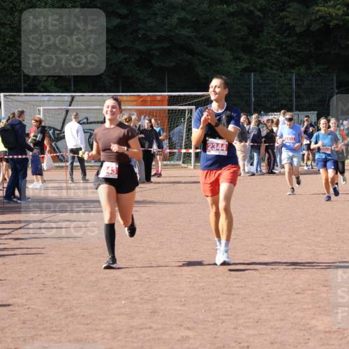 27.09.2026 - 35. Volkslauf durch das schöne Alstertal Strokosch-Dieckow http://msf.ph/oto/10577835 27.09.2026 12:43:26 Ziel 2078, 2343, 2344 meine-sportfotos.de