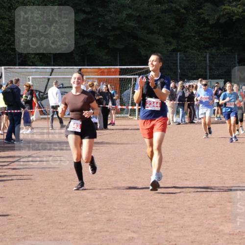 27.09.2026 - 35. Volkslauf durch das schöne Alstertal Strokosch-Dieckow http://msf.ph/oto/10577843 27.09.2026 12:43:26 Ziel 2078, 2343, 2344 meine-sportfotos.de
