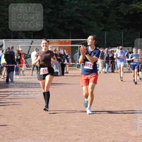 27.09.2026 - 35. Volkslauf durch das schöne Alstertal Strokosch-Dieckow http://msf.ph/oto/10577858 27.09.2026 12:43:26 Ziel 2078, 2343, 2344 meine-sportfotos.de