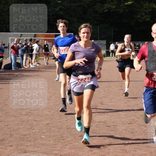 27.09.2026 - 35. Volkslauf durch das schöne Alstertal Strokosch-Dieckow http://msf.ph/oto/10577860 27.09.2026 12:32:45 Ziel 1084, 1645, 2244, 2305, 2338, 2955 meine-sportfotos.de