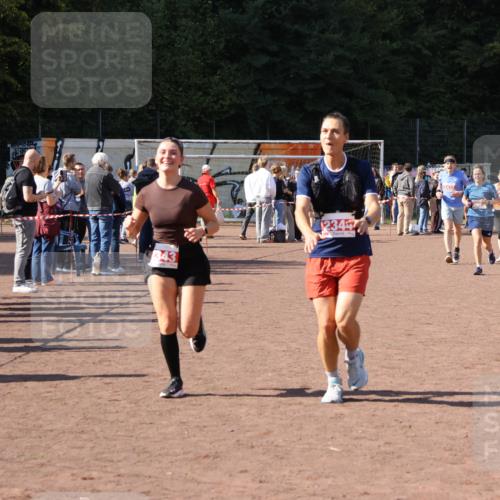 27.09.2026 - 35. Volkslauf durch das schöne Alstertal Strokosch-Dieckow http://msf.ph/oto/10577872 27.09.2026 12:43:28 Ziel 2078, 2337, 2343, 2344, 2432 meine-sportfotos.de