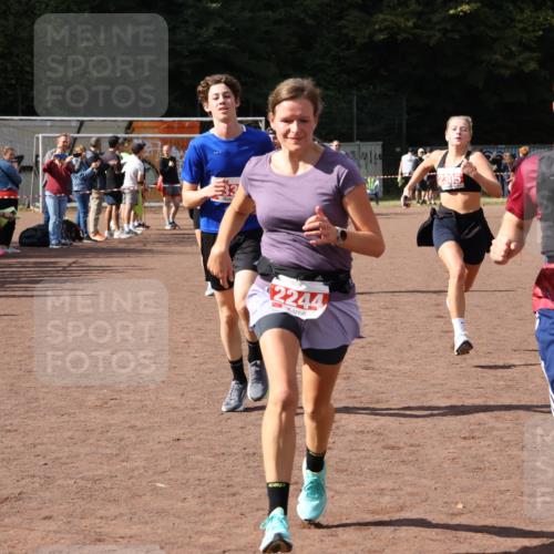 27.09.2026 - 35. Volkslauf durch das schöne Alstertal Strokosch-Dieckow http://msf.ph/oto/10577892 27.09.2026 12:32:45 Ziel 1084, 1645, 2244, 2305, 2338, 2955 meine-sportfotos.de