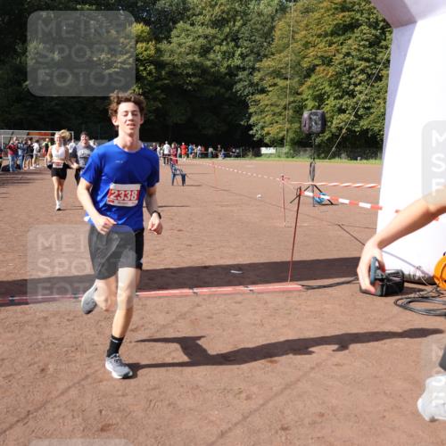27.09.2026 - 35. Volkslauf durch das schöne Alstertal Strokosch-Dieckow http://msf.ph/oto/10577923 27.09.2026 12:32:48 Ziel 1084, 1645, 2244, 2305, 2338, 2955 meine-sportfotos.de