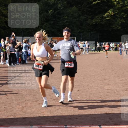 27.09.2026 - 35. Volkslauf durch das schöne Alstertal Strokosch-Dieckow http://msf.ph/oto/10578000 27.09.2026 12:32:50 Ziel 1084, 1645, 2244, 2305, 2338 meine-sportfotos.de
