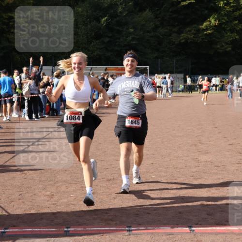 27.09.2026 - 35. Volkslauf durch das schöne Alstertal Strokosch-Dieckow http://msf.ph/oto/10578013 27.09.2026 12:32:50 Ziel 1084, 1645, 2244, 2305, 2338 meine-sportfotos.de