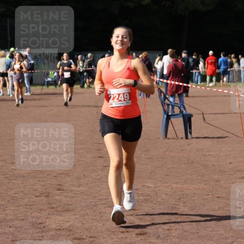 27.09.2026 - 35. Volkslauf durch das schöne Alstertal Strokosch-Dieckow http://msf.ph/oto/10578069 27.09.2026 12:33:00 Ziel 2249, 2256, 2397 meine-sportfotos.de
