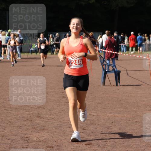 27.09.2026 - 35. Volkslauf durch das schöne Alstertal Strokosch-Dieckow http://msf.ph/oto/10578077 27.09.2026 12:33:00 Ziel 2249, 2256, 2397 meine-sportfotos.de