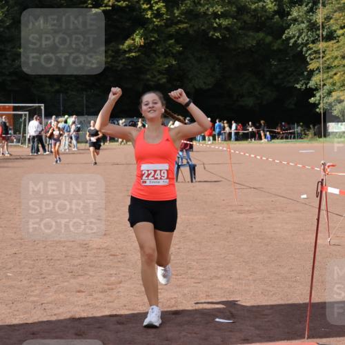 27.09.2026 - 35. Volkslauf durch das schöne Alstertal Strokosch-Dieckow http://msf.ph/oto/10578158 27.09.2026 12:33:01 Ziel 2249, 2256, 2397 meine-sportfotos.de
