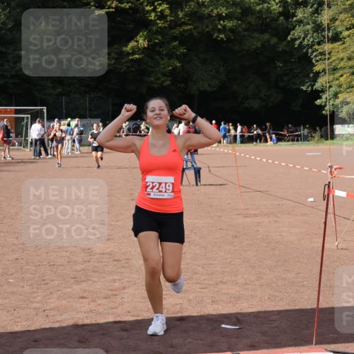 27.09.2026 - 35. Volkslauf durch das schöne Alstertal Strokosch-Dieckow http://msf.ph/oto/10578166 27.09.2026 12:33:02 Ziel 2249, 2256, 2397 meine-sportfotos.de