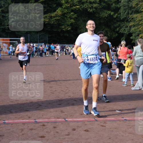 27.09.2026 - 35. Volkslauf durch das schöne Alstertal Strokosch-Dieckow http://msf.ph/oto/10578174 27.09.2026 11:19:33 Ziel 1401, 3022, 3150, 3164 meine-sportfotos.de