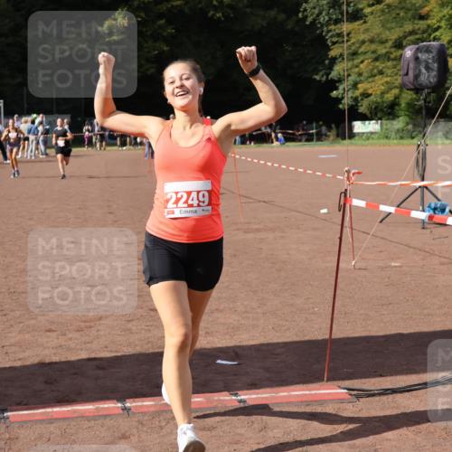 27.09.2026 - 35. Volkslauf durch das schöne Alstertal Strokosch-Dieckow http://msf.ph/oto/10578239 27.09.2026 12:33:02 Ziel 2249, 2256, 2397 meine-sportfotos.de