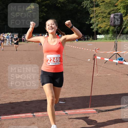 27.09.2026 - 35. Volkslauf durch das schöne Alstertal Strokosch-Dieckow http://msf.ph/oto/10578246 27.09.2026 12:33:02 Ziel 2249, 2256, 2397 meine-sportfotos.de
