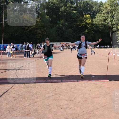 27.09.2026 - 35. Volkslauf durch das schöne Alstertal Strokosch-Dieckow http://msf.ph/oto/10578348 27.09.2026 12:44:20 Ziel 1099, 1100, 2041 meine-sportfotos.de