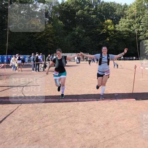 27.09.2026 - 35. Volkslauf durch das schöne Alstertal Strokosch-Dieckow http://msf.ph/oto/10578362 27.09.2026 12:44:20 Ziel 1099, 1100, 2041 meine-sportfotos.de
