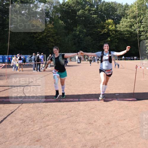 27.09.2026 - 35. Volkslauf durch das schöne Alstertal Strokosch-Dieckow http://msf.ph/oto/10578380 27.09.2026 12:44:20 Ziel 1099, 1100, 2041 meine-sportfotos.de