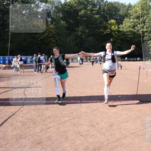 27.09.2026 - 35. Volkslauf durch das schöne Alstertal Strokosch-Dieckow http://msf.ph/oto/10578387 27.09.2026 12:44:20 Ziel 1099, 1100, 2041 meine-sportfotos.de