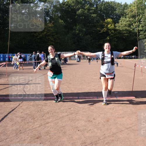 27.09.2026 - 35. Volkslauf durch das schöne Alstertal Strokosch-Dieckow http://msf.ph/oto/10578412 27.09.2026 12:44:20 Ziel 1099, 1100, 2041 meine-sportfotos.de