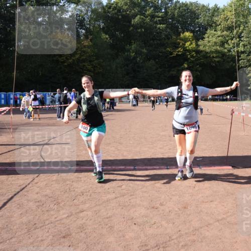 27.09.2026 - 35. Volkslauf durch das schöne Alstertal Strokosch-Dieckow http://msf.ph/oto/10578419 27.09.2026 12:44:20 Ziel 1099, 1100, 2041 meine-sportfotos.de