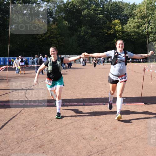 27.09.2026 - 35. Volkslauf durch das schöne Alstertal Strokosch-Dieckow http://msf.ph/oto/10578434 27.09.2026 12:44:21 Ziel 1099, 1100, 2041 meine-sportfotos.de