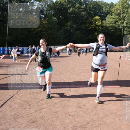 27.09.2026 - 35. Volkslauf durch das schöne Alstertal Strokosch-Dieckow http://msf.ph/oto/10578442 27.09.2026 12:44:21 Ziel 1099, 1100, 2041 meine-sportfotos.de