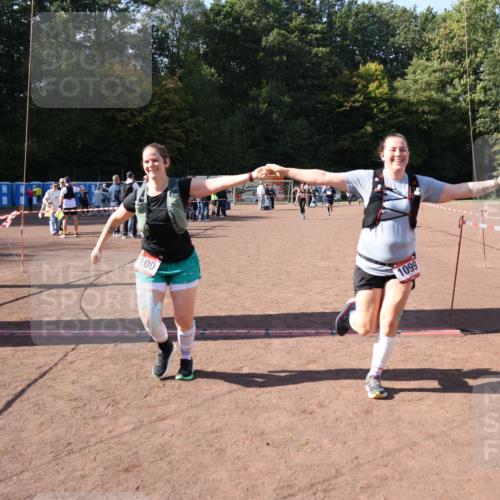 27.09.2026 - 35. Volkslauf durch das schöne Alstertal Strokosch-Dieckow http://msf.ph/oto/10578449 27.09.2026 12:44:21 Ziel 1099, 1100, 2041 meine-sportfotos.de