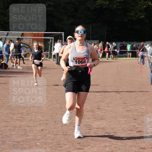 27.09.2026 - 35. Volkslauf durch das schöne Alstertal Strokosch-Dieckow http://msf.ph/oto/10578460 27.09.2026 12:33:36 Ziel 1066, 2285, 2465 meine-sportfotos.de