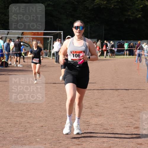 27.09.2026 - 35. Volkslauf durch das schöne Alstertal Strokosch-Dieckow http://msf.ph/oto/10578467 27.09.2026 12:33:36 Ziel 1066, 2285, 2465 meine-sportfotos.de