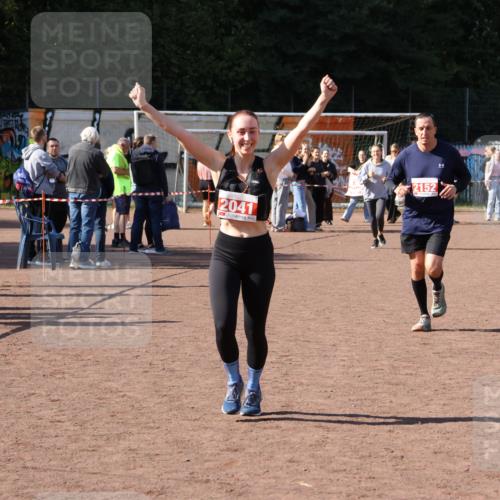 27.09.2026 - 35. Volkslauf durch das schöne Alstertal Strokosch-Dieckow http://msf.ph/oto/10578478 27.09.2026 12:44:27 Ziel 2041, 2152, 2281, 2954 meine-sportfotos.de