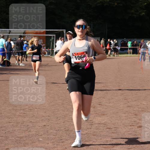 27.09.2026 - 35. Volkslauf durch das schöne Alstertal Strokosch-Dieckow http://msf.ph/oto/10578488 27.09.2026 12:33:36 Ziel 1066, 2285, 2465 meine-sportfotos.de