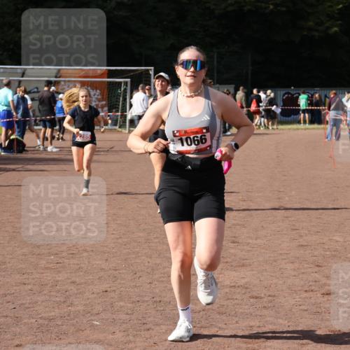 27.09.2026 - 35. Volkslauf durch das schöne Alstertal Strokosch-Dieckow http://msf.ph/oto/10578495 27.09.2026 12:33:36 Ziel 1066, 2285, 2465 meine-sportfotos.de