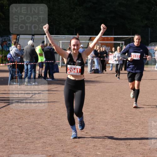 27.09.2026 - 35. Volkslauf durch das schöne Alstertal Strokosch-Dieckow http://msf.ph/oto/10578506 27.09.2026 12:44:28 Ziel 2041, 2152, 2281, 2954 meine-sportfotos.de